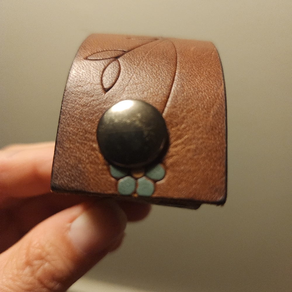 Old Navy Women's Wide Cuff Bracelet - Picture 4 of 6